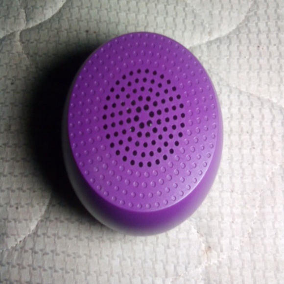 Light up blue tooth speaker - Picture 3 of 3